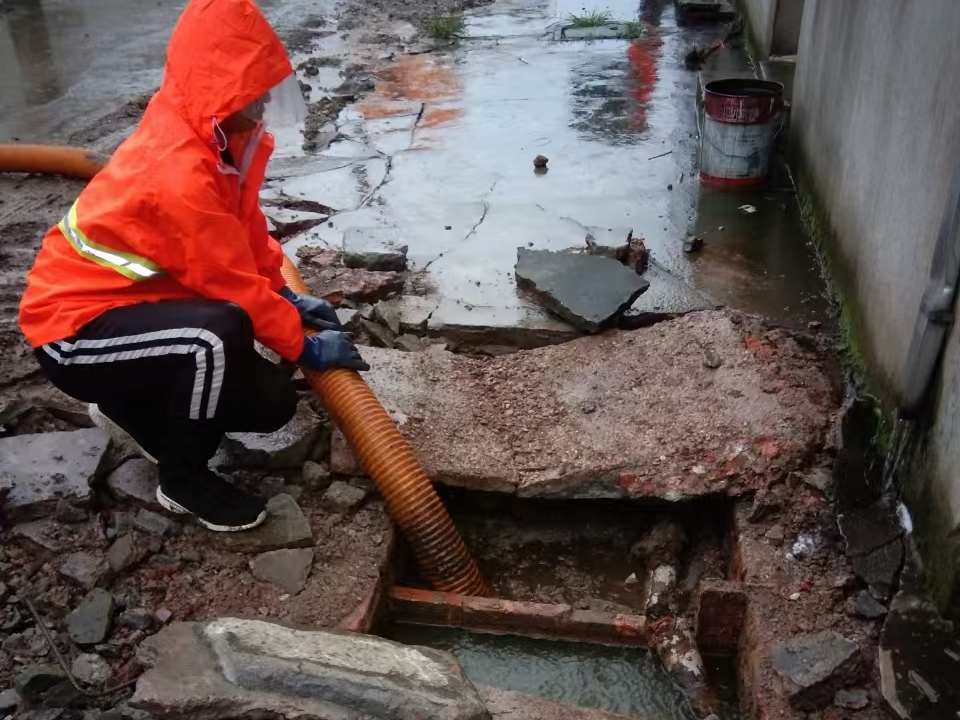 淮安专业清理污水池 炜誉市政以规范流程守护城市 “肠道”